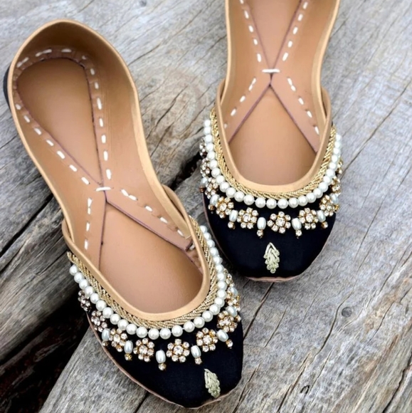 Salwar Kameez Shoes - Beautiful Pakistani mommy and me Khussa